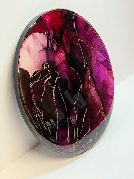 Wall decor abstract paintings, Glossy art, circular with lots of warm colours: Amethyst and red violet color with copper foil. Lght and dark with depth filled crevices.
Striking original artwork.