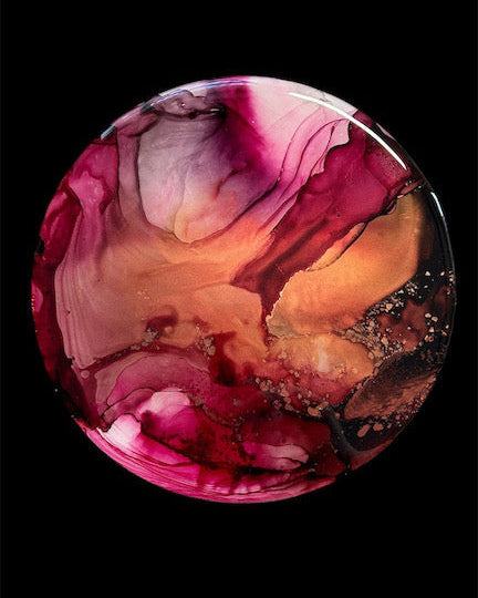 Expressive art representing the Phoenix rising featuring copper tones and rouge. Dark edging to one side makes the copper pop in a stunning array of spots.
This circular painting would go beautifully in a dark interior or walls.
