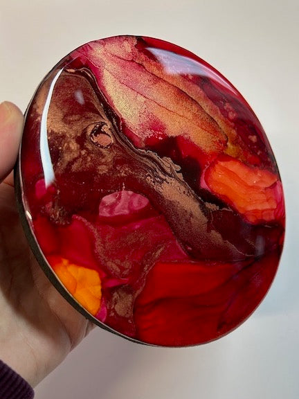 Abstract expressionism in a gorgeous array of red and sun kissed gold. Wall ornament for small spaces.
