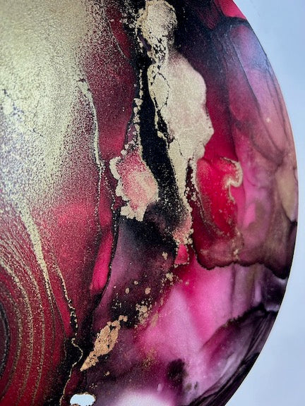 Living room decor for small apartments in dark reds and black inks with an infusion of brass.
Elegant decoration for cosy rooms.
