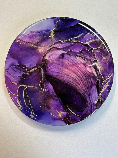 Pneuma is a round mythical abstract vision painting of modern origin, portraying a portal aesthetic in multihued tones of purple. Obsidian and metallic veins divide and fragment eliciting a magical, eerie, electric vibe.
Inspired by the tales of the mortal Psyche, the wrath of the Goddess Aphrodite and Psyche's final trial into the underworld - Pneuma represents a test of Psyche's resolve, commitment and love.

For fantasy romance lovers and rooms with a classy aesthetic by Inkandescent Arts